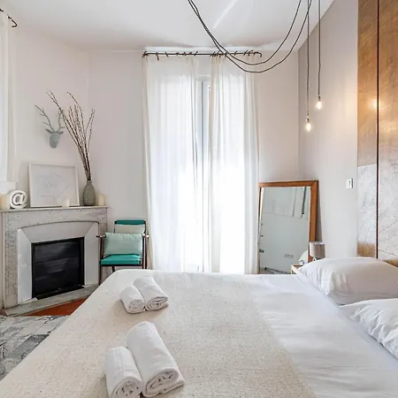 Luxurious Flat In The Heart Of Apartment